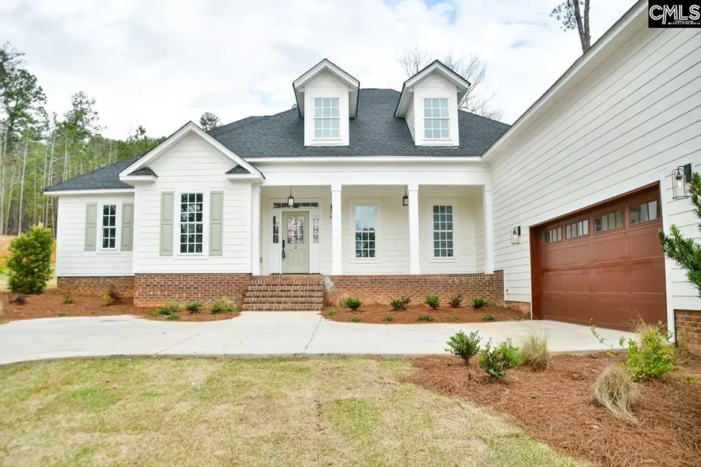 Ward Mungo Companies partnered with Agave Development to deliver Agave Highhill, a thoughtfully designed single-family home in Columbia, South Carolina. This 3,600 sq. ft. home features 4 bedrooms and 3.5 bathrooms, providing a high-quality, attainable housing option for families seeking comfort, functionality, and long-term value.