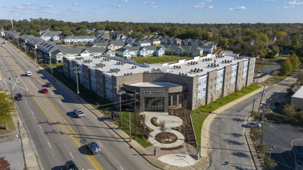 In partnership with the Columbia Housing Authority, Ward Mungo Companies helped advance the development of Oak Terrace, a thoughtfully designed senior housing community in Columbia, South Carolina. Located on the same site as Oak Park, this mid-rise building features 95 one-bedroom apartments created specifically for residents ages 62 and older.